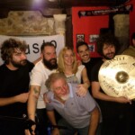 Posando con Tourmalet y recibiendo un tesoro de regalo, Nada menos que el plato de su último concierto.